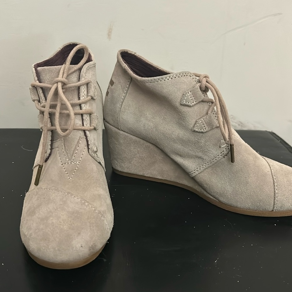 TOMS Tan Wedge Booties Women’s Size 9.5